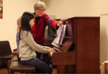 Argentijnse Tango op piano uitgevoerd in quarte mains door Cleo en Jip - leerlingen van Pauline van Waesberghe